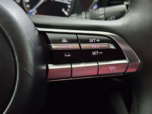 Used 2019 MAZDA MAZDA3 Hatchback image 24