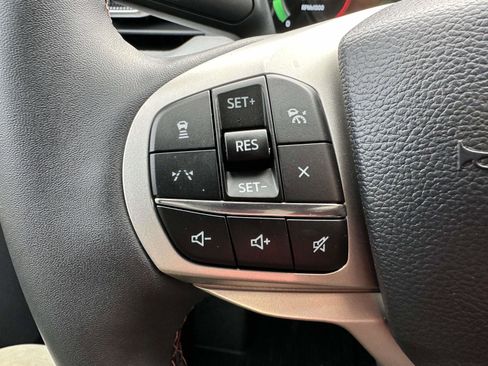 Used 2025 Ford Explorer Active image 18