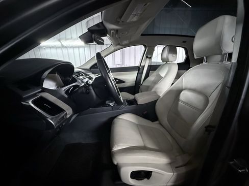 Used 2020 Jaguar E-PACE SE image 19