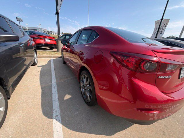 Used 2018 MAZDA MAZDA3 Touring FWD image 3