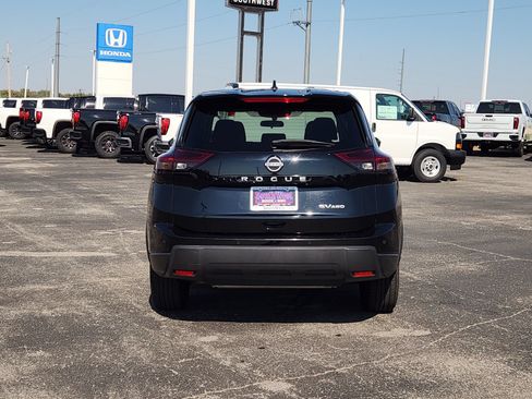 Used 2024 Nissan Rogue SV AWD/4WD image 8
