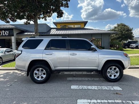 Used 2022 Toyota 4Runner SR5 image 8