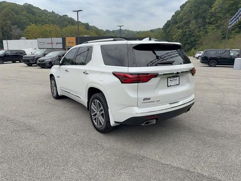Used 2022 Chevrolet Traverse High Country w/ LPO, Floor Liner Package AWD/4WD image 7