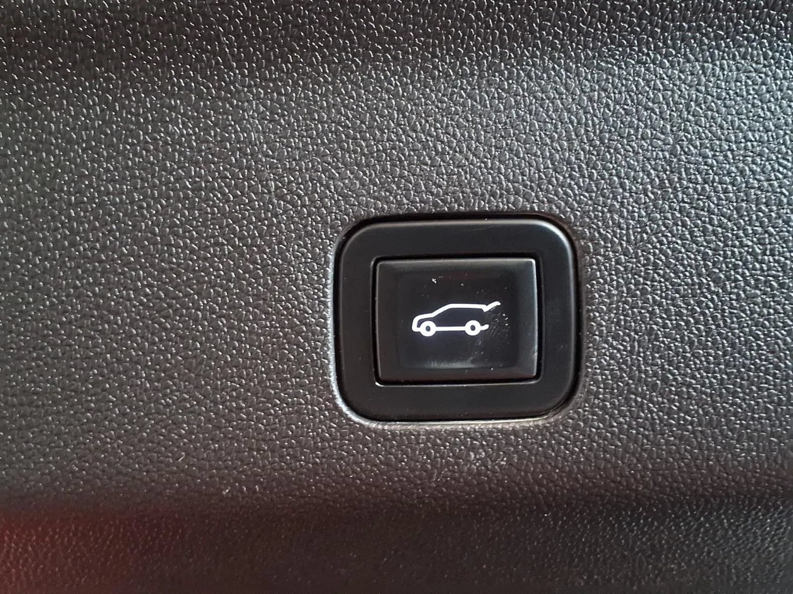 Used 2021 Chevrolet Suburban Premier AWD/4WD image 8