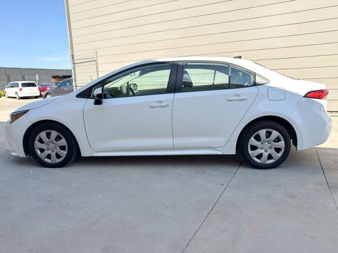 Used 2021 Toyota Corolla LE image 4