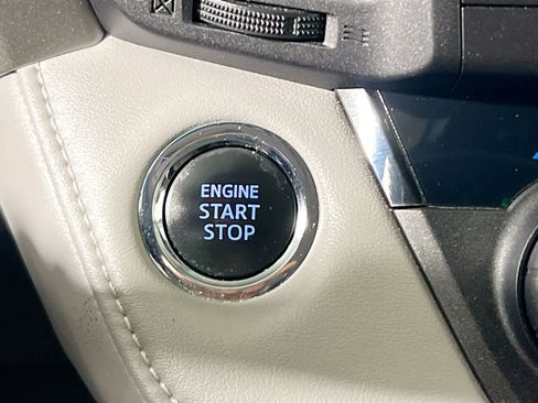 Used 2018 Toyota RAV4 Limited image 24