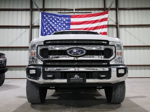 Used 2021 Ford F250 XLT w/ XLT Premium Package AWD/4WD image 2