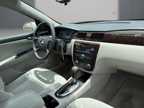 Used 2016 Chevrolet Impala LT FWD image 12