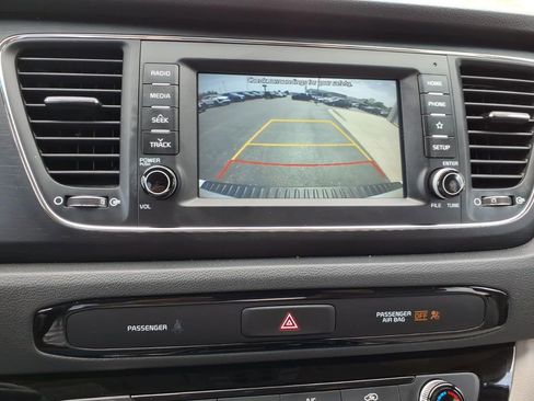 Used 2020 Kia Sedona LX image 20