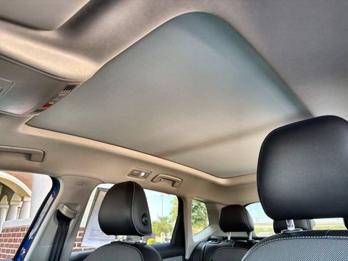 Used 2023 Volkswagen Taos SE w/ Panoramic Sunroof Package FWD image 21