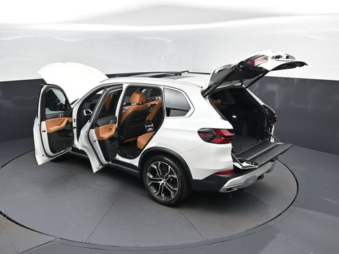 Used 2025 BMW X5 sDrive40i w/ Climate Comfort Package RWD image 2