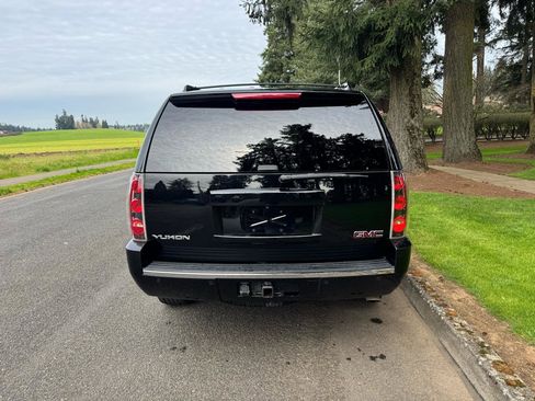 Used 2013 GMC Yukon Denali image 4
