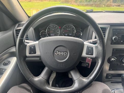 Used 2009 Jeep Grand Cherokee Laredo image 24