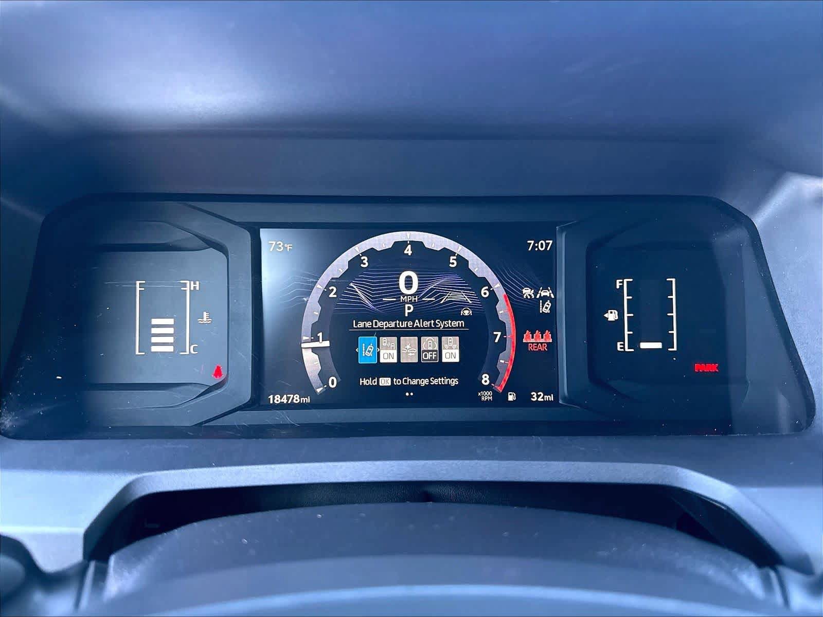 Used 2025 Toyota Tacoma SR5 AWD/4WD image 23
