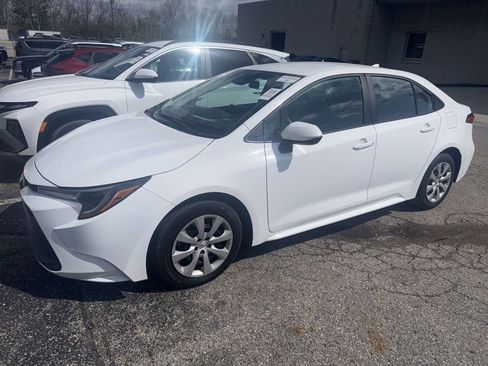 Used 2025 Toyota Corolla LE image 1