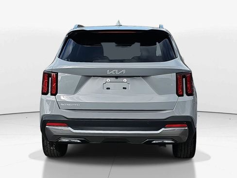 Used 2024 Kia Sorento EX w/ Panoramic Sunroof Package image 6