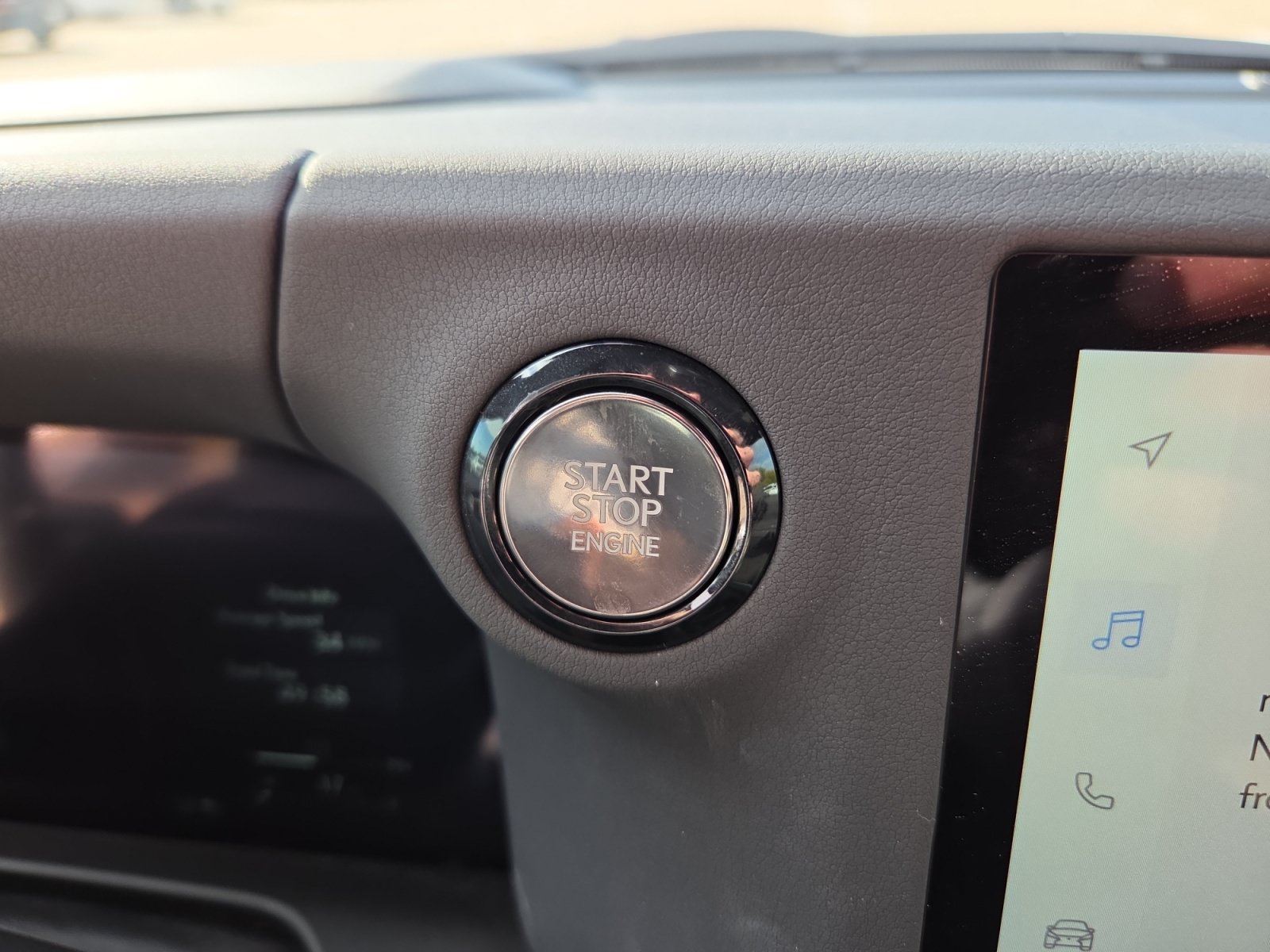 Used 2025 Lexus GX 550 w/ Accessory Package (32) AWD/4WD image 30