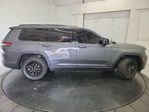 Used 2023 Jeep Grand Cherokee L Laredo AWD/4WD image 11