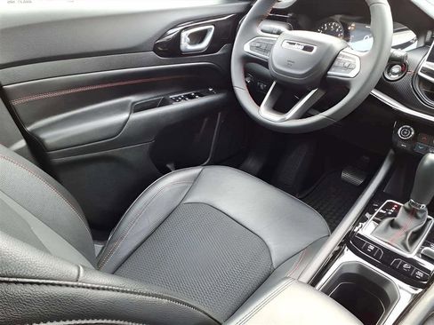 Used 2024 Jeep Compass Trailhawk image 9