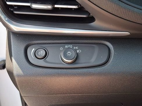 Used 2024 Buick Envista Preferred w/ Convenience I Package FWD image 27