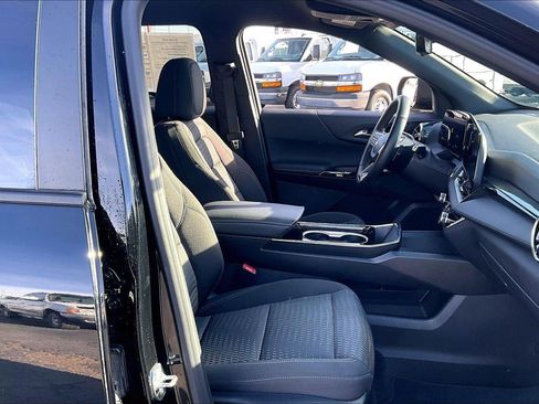 Used 2025 Chevrolet Equinox LT w/ Safety and Technology Package image 7