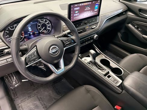 Used 2023 Nissan Altima 2.5 SV w/ SV Premium Package image 7