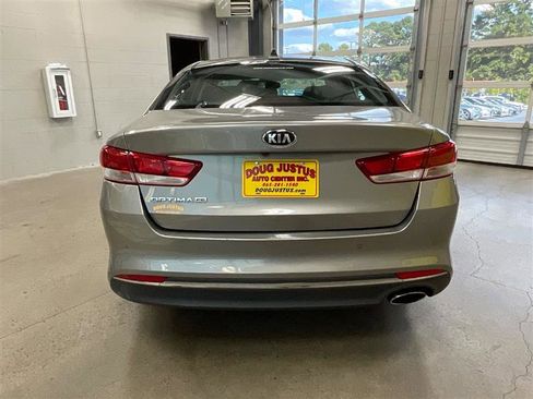 Used 2018 Kia Optima LX image 4