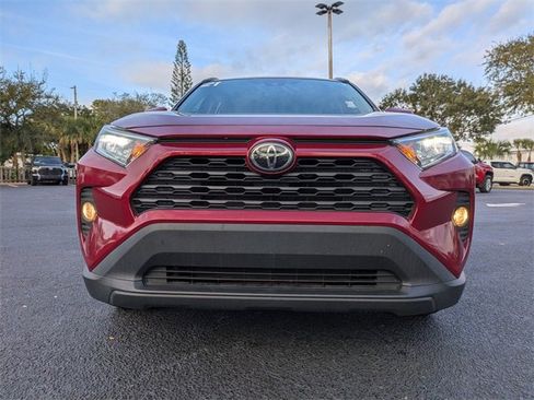 Used 2021 Toyota RAV4 XLE Premium image 9