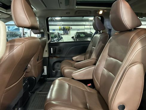 Used 2020 Toyota Sienna Limited Premium AWD/4WD image 25