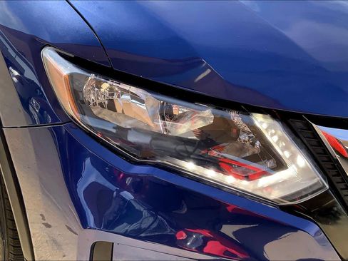 Used 2019 Nissan Rogue S image 25