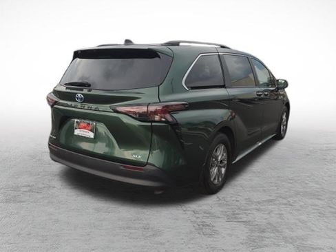 Certified 2025 Toyota Sienna XLE w/ XLE Plus Package AWD/4WD image 7