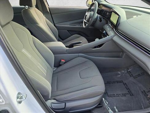 Used 2024 Hyundai Elantra SEL FWD image 20