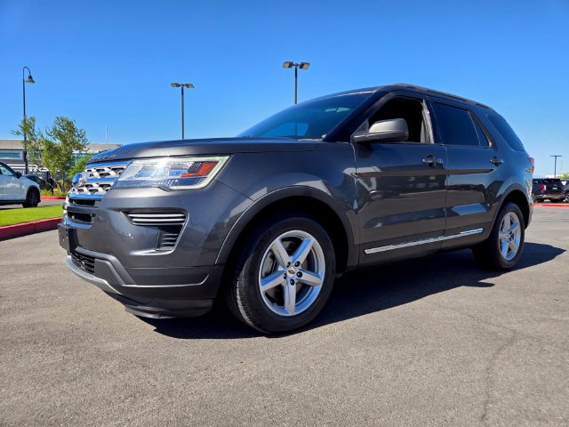 Used 2018 Ford Explorer XLT FWD image 2
