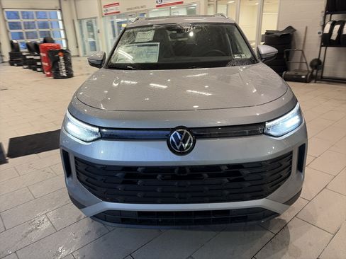 New 2026 Volkswagen Tiguan SE image 2