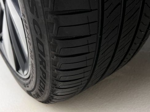 Used 2026 Tesla Model Y Long Range image 32