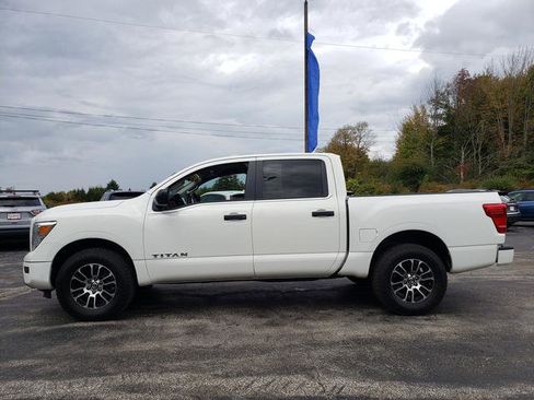Used 2022 Nissan Titan SV image 4