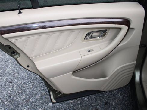 Used 2013 Ford Taurus Limited FWD image 24