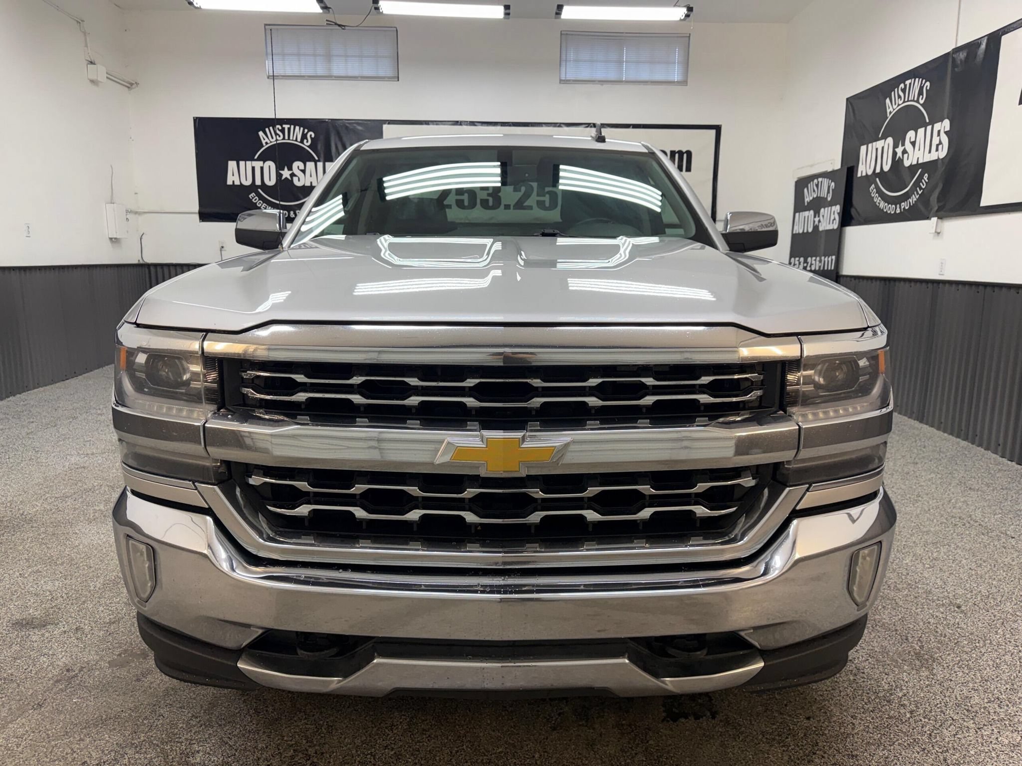 Used 2017 Chevrolet Silverado 1500 LTZ AWD/4WD image 2