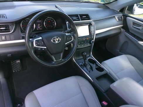 Used 2017 Toyota Camry SE FWD image 11