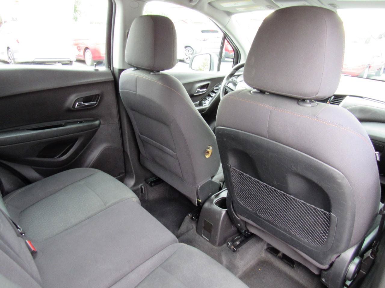 Used 2018 Chevrolet Trax LS AWD/4WD image 30