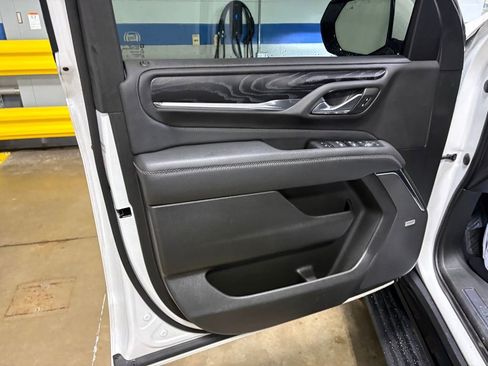 Used 2023 GMC Yukon XL Denali w/ Denali Reserve Package AWD/4WD image 17