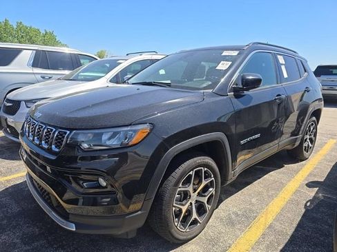 Used 2024 Jeep Compass Limited w/ Sun and Sound Group AWD/4WD image 3