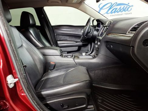 Used 2018 Chrysler 300 Limited w/ Safetytec Plus Group RWD image 11