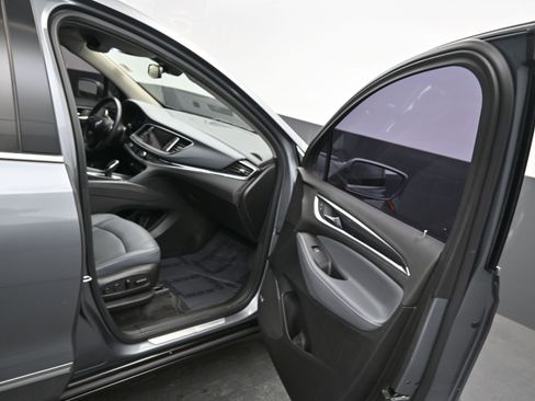 Used 2020 Buick Enclave Premium image 11