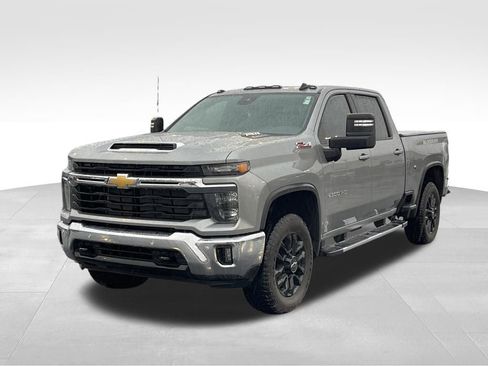 Used 2025 Chevrolet Silverado 2500 LT image 4