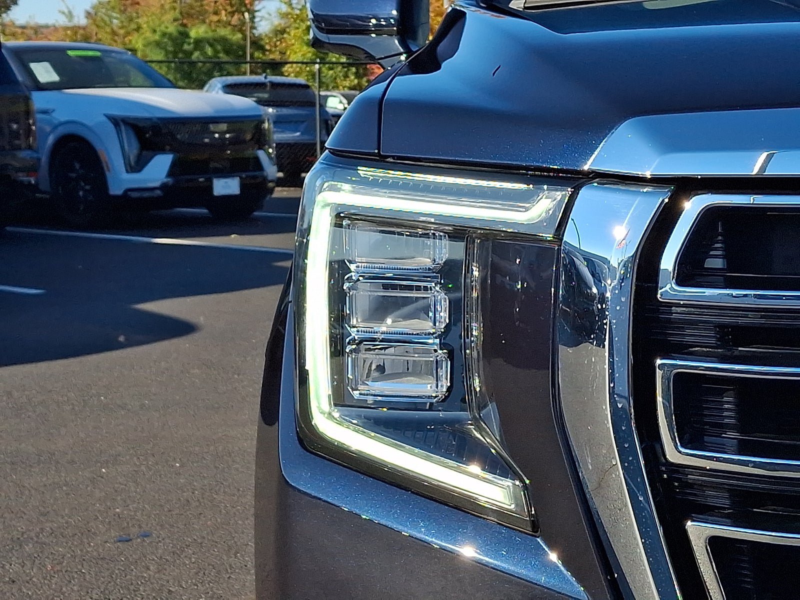Used 2021 GMC Yukon SLT w/ Rear Media and Nav Package AWD/4WD image 9