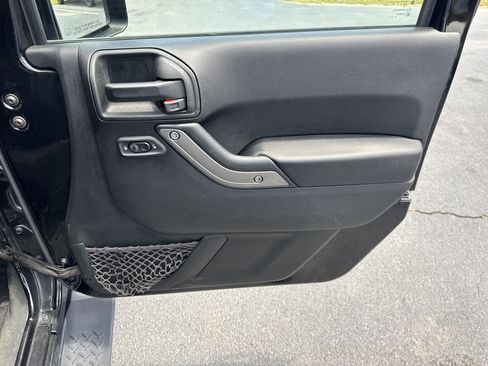 Used 2018 Jeep Wrangler Unlimited Sport S AWD/4WD image 33