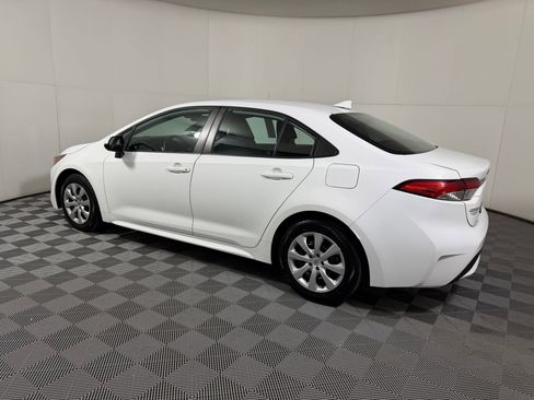 Used 2022 Toyota Corolla LE image 19
