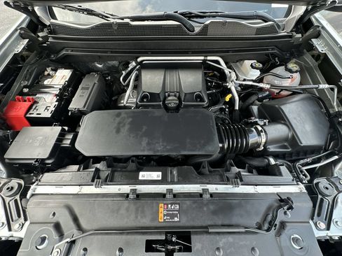 Used 2025 Chevrolet Colorado Z71 AWD/4WD image 33