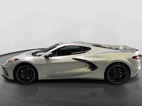 Used 2021 Chevrolet Corvette Stingray Coupe w/ Z51 Performance Package RWD image 8